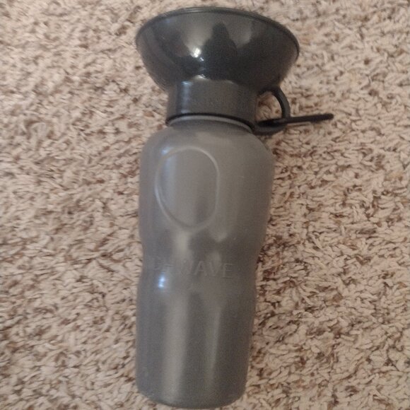 Autodogmug Other - Autodogmug 20oz travel dog or pet water bottle w/carabiner